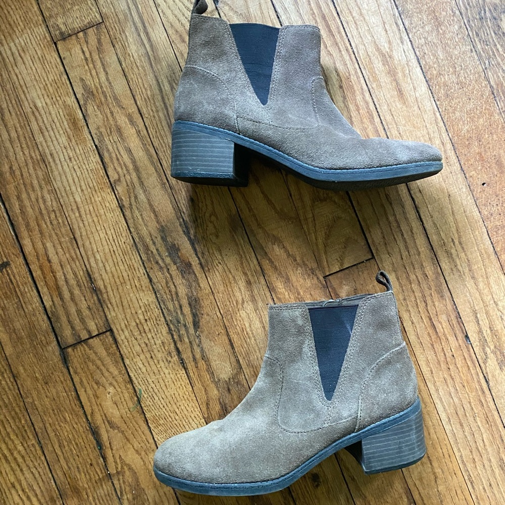 Clarks suede ankle boots size 8.5